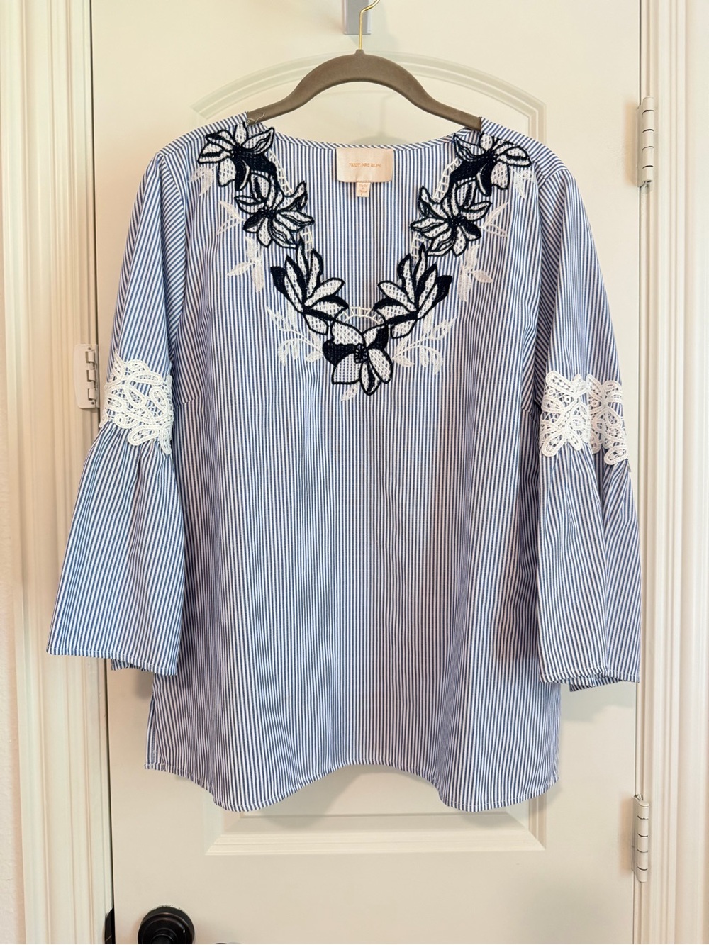 Skies Are Blue Floral Striped Top L